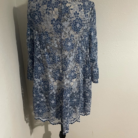 Top - Picture 2 of 4